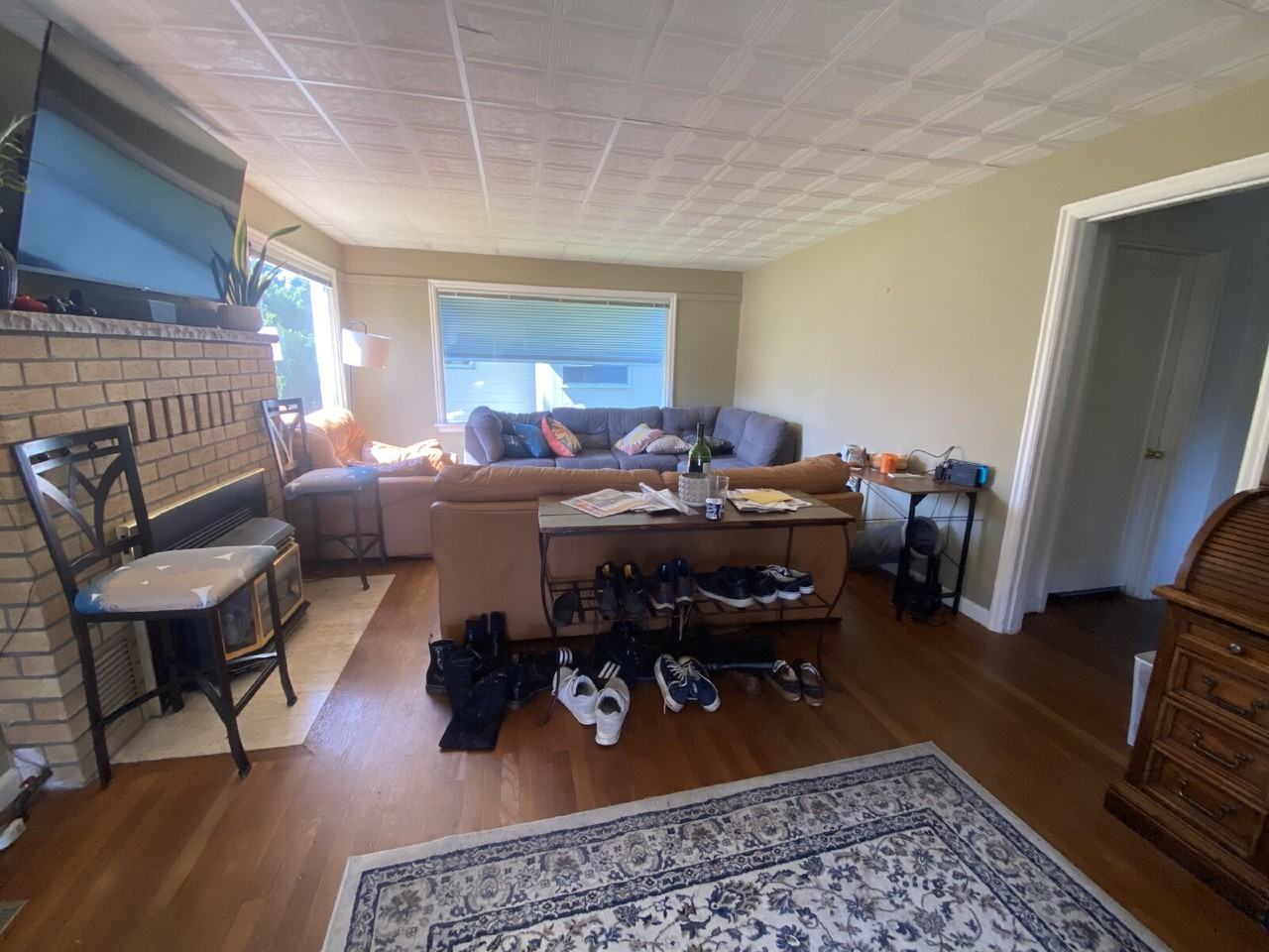 1421 Lakeway Dr - Photo 5 of 21