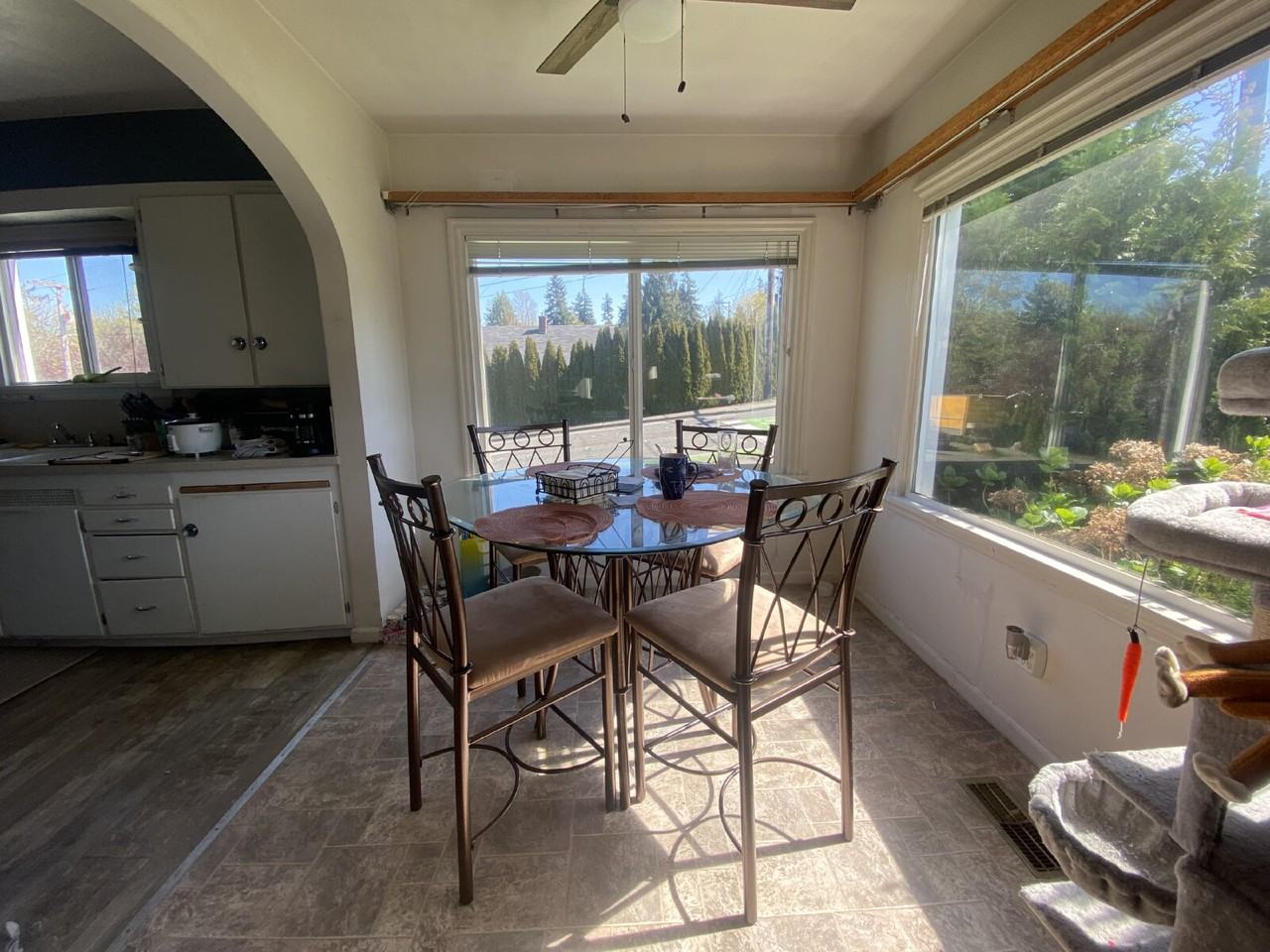 1421 Lakeway Dr - Photo 6 of 21