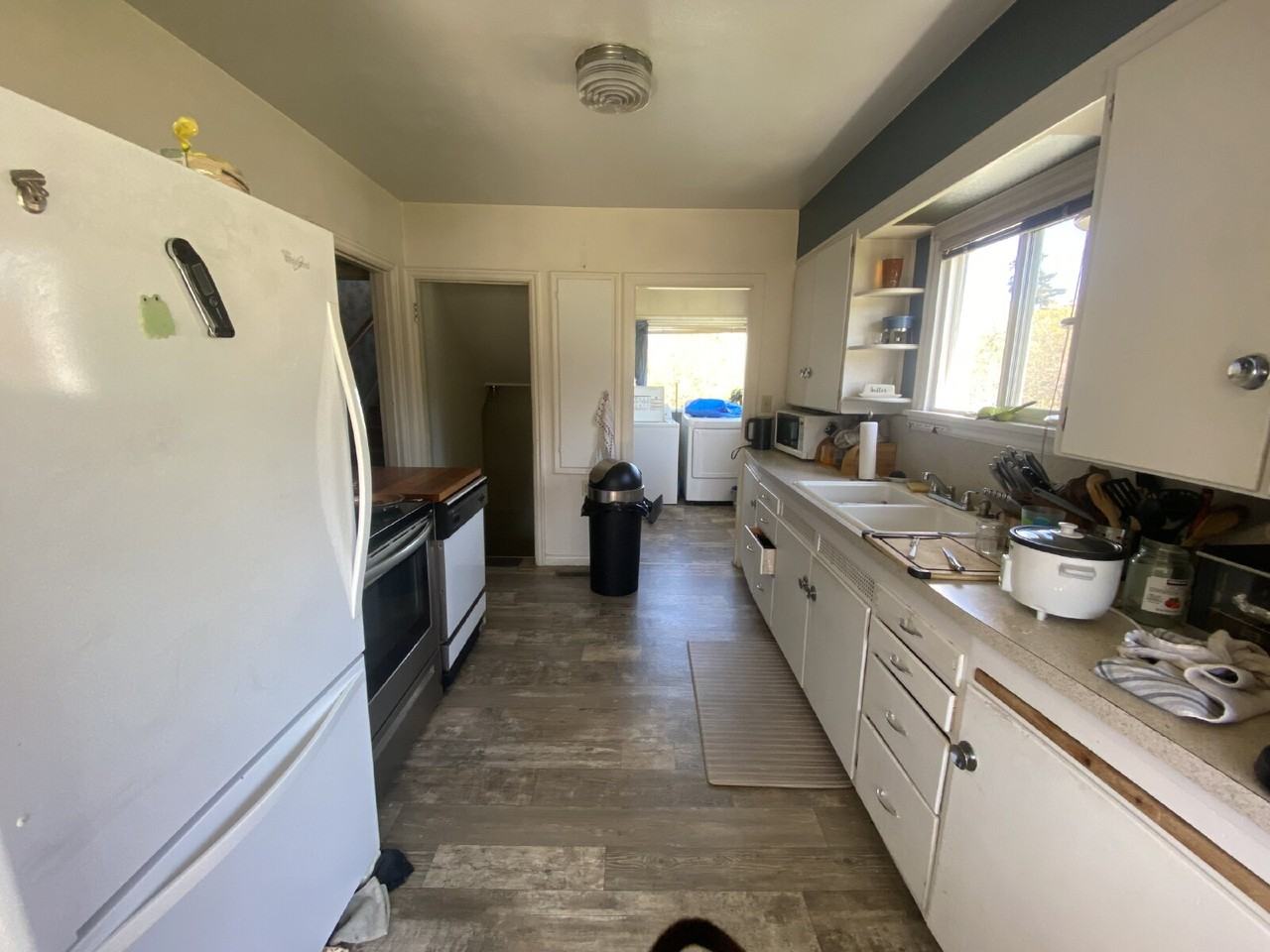 1421 Lakeway Dr - Photo 7 of 21