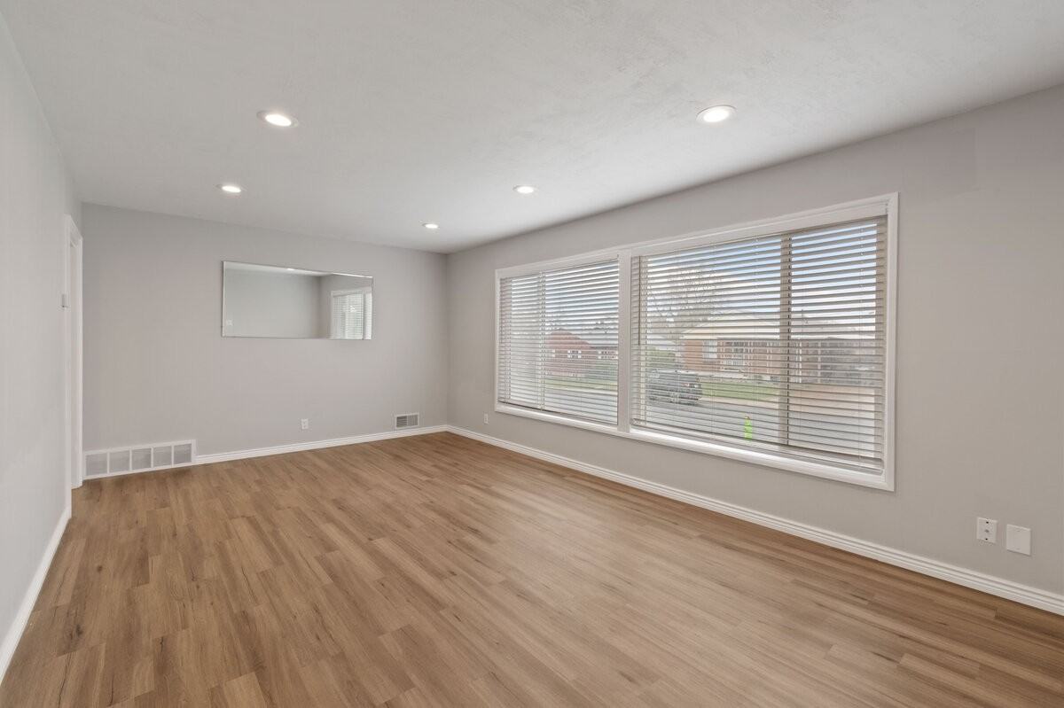 135 W 4625 S - Photo 4 of 22