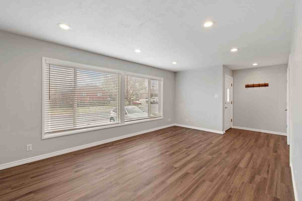 135 W 4625 S - Photo 5 of 22