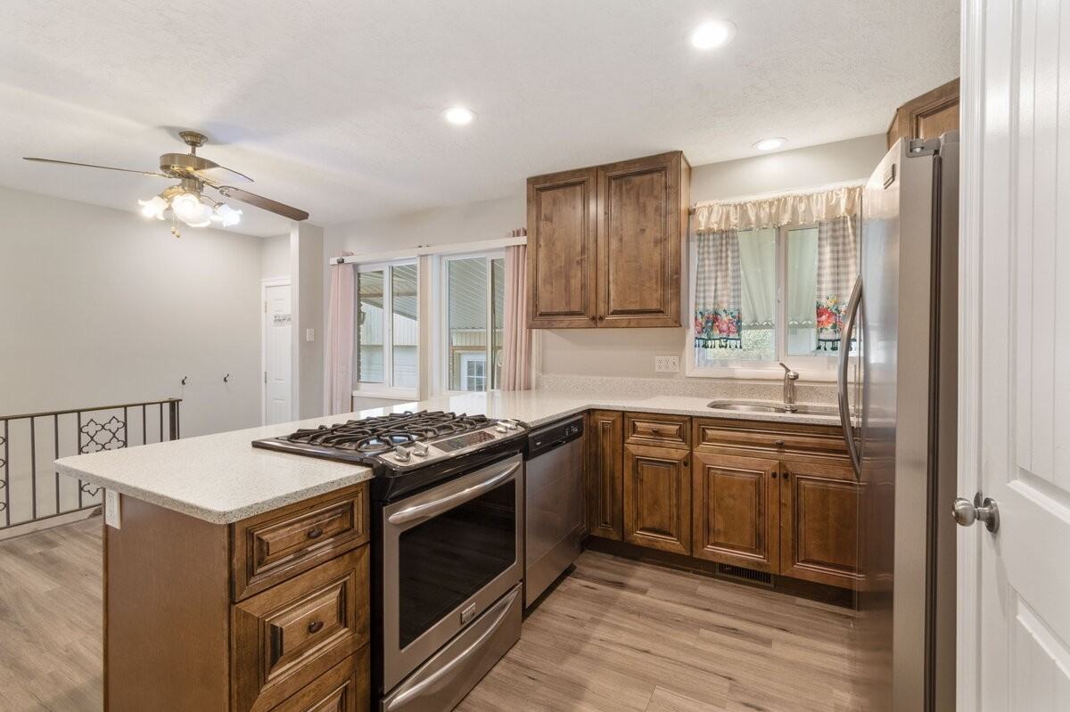 135 W 4625 S - Photo 6 of 22