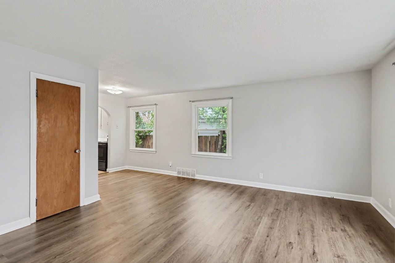 6 W Wyllys Ct - Photo 6 of 15