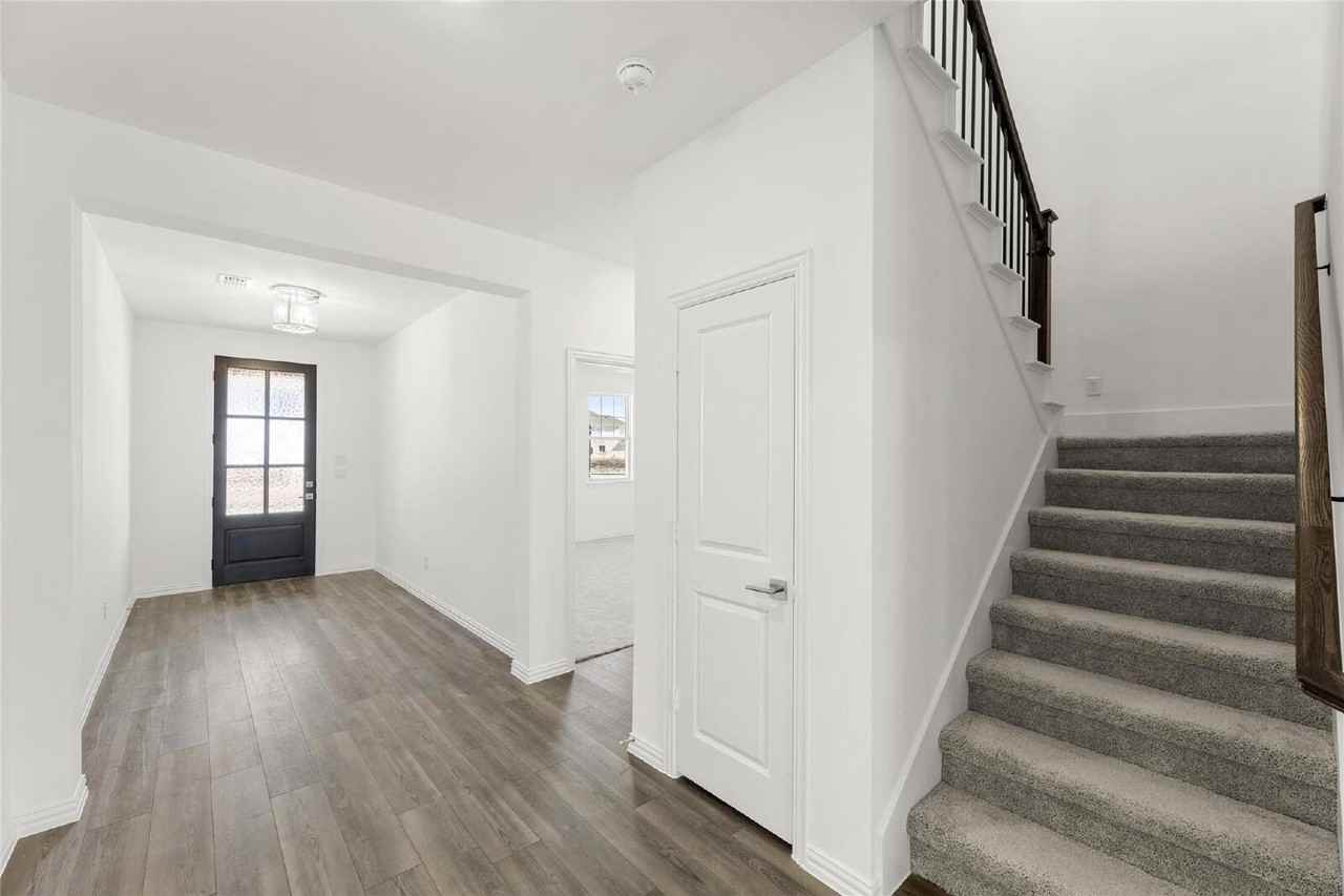 2109 Hibiscus Ln - Photo 3 of 28