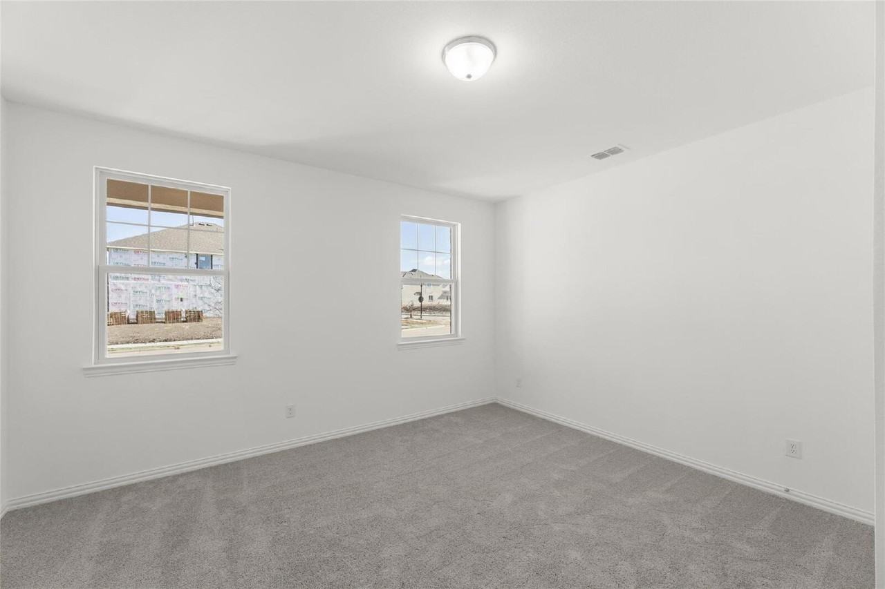 2109 Hibiscus Ln - Photo 4 of 28