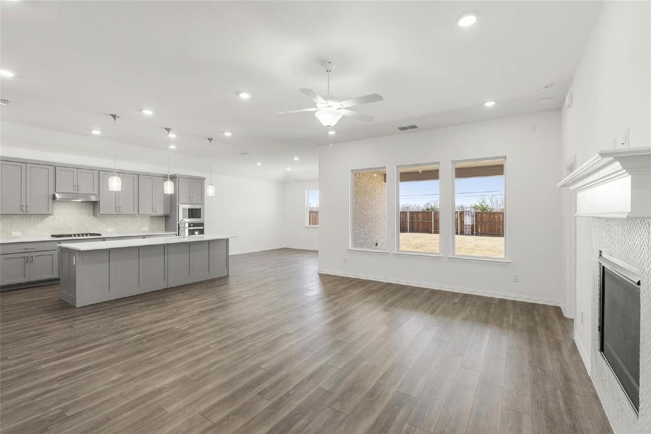 2109 Hibiscus Ln - Photo 5 of 28