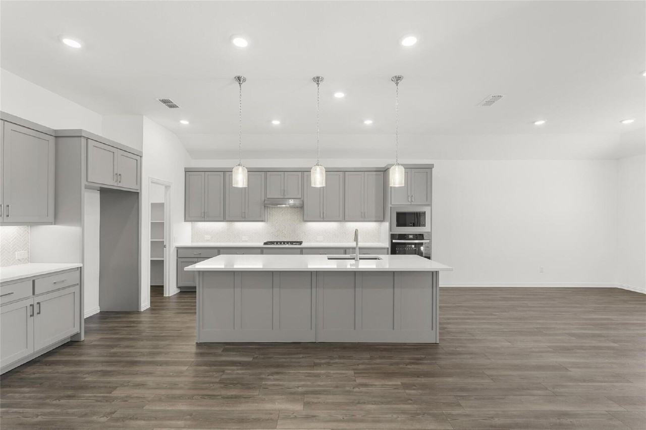 2109 Hibiscus Ln - Photo 7 of 28