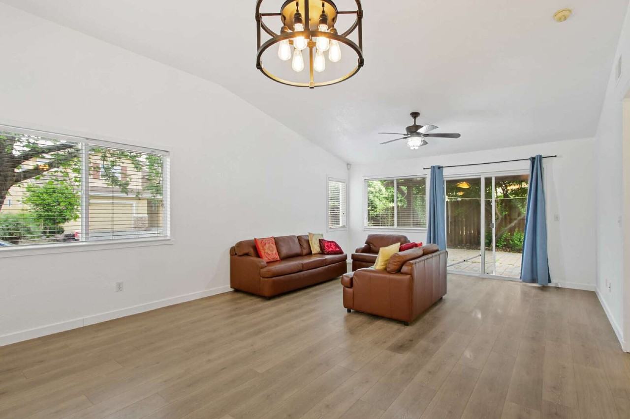 2394 Roualt St - Photo 3 of 33