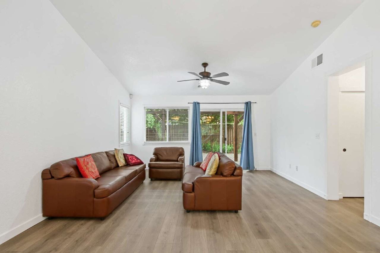 2394 Roualt St - Photo 4 of 33