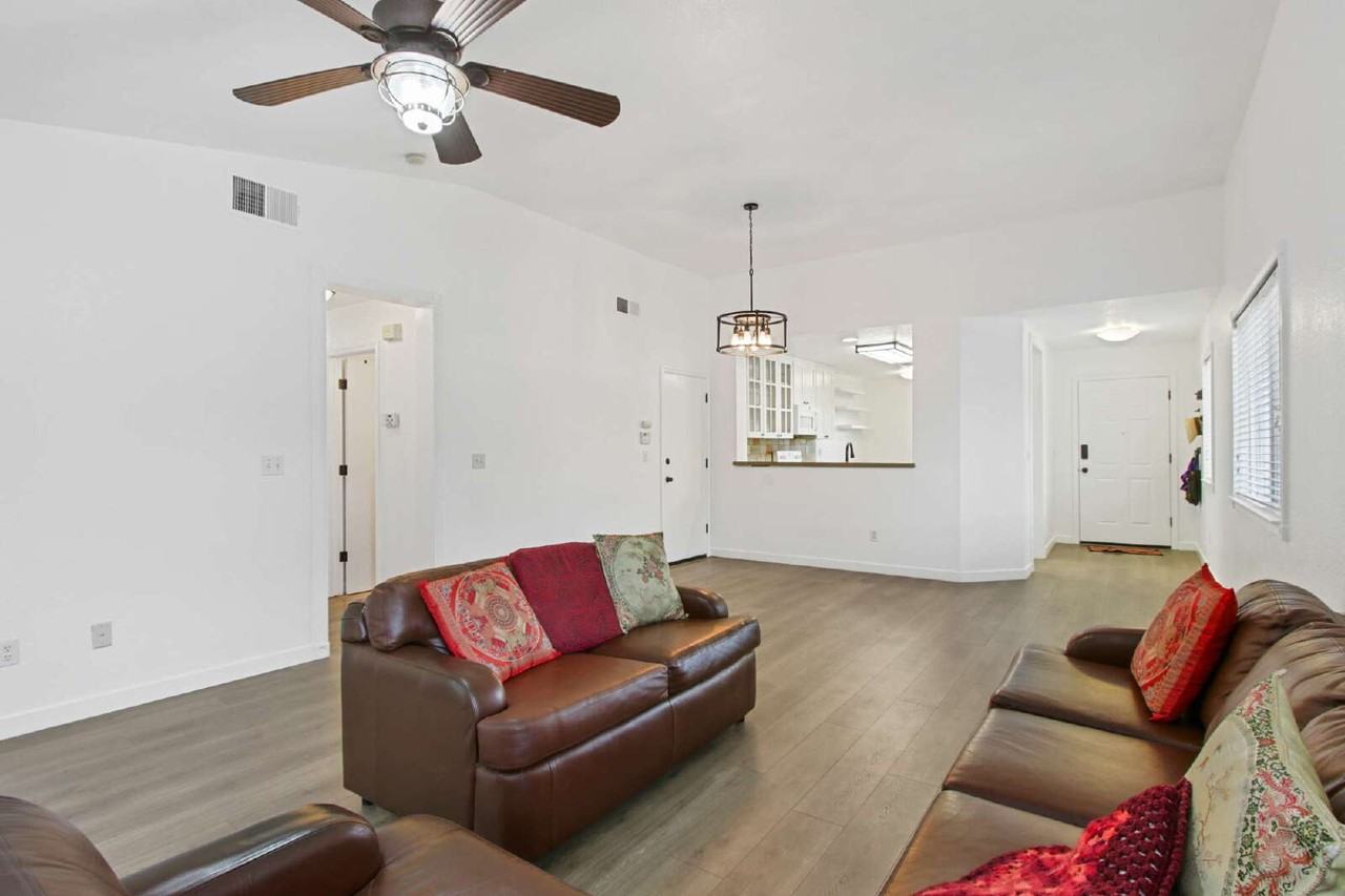 2394 Roualt St - Photo 5 of 33