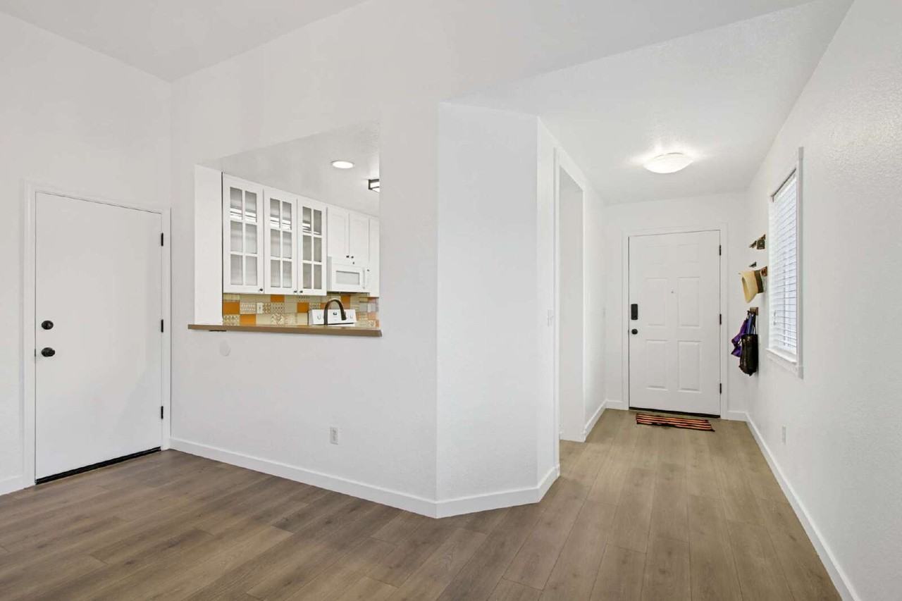 2394 Roualt St - Photo 7 of 33