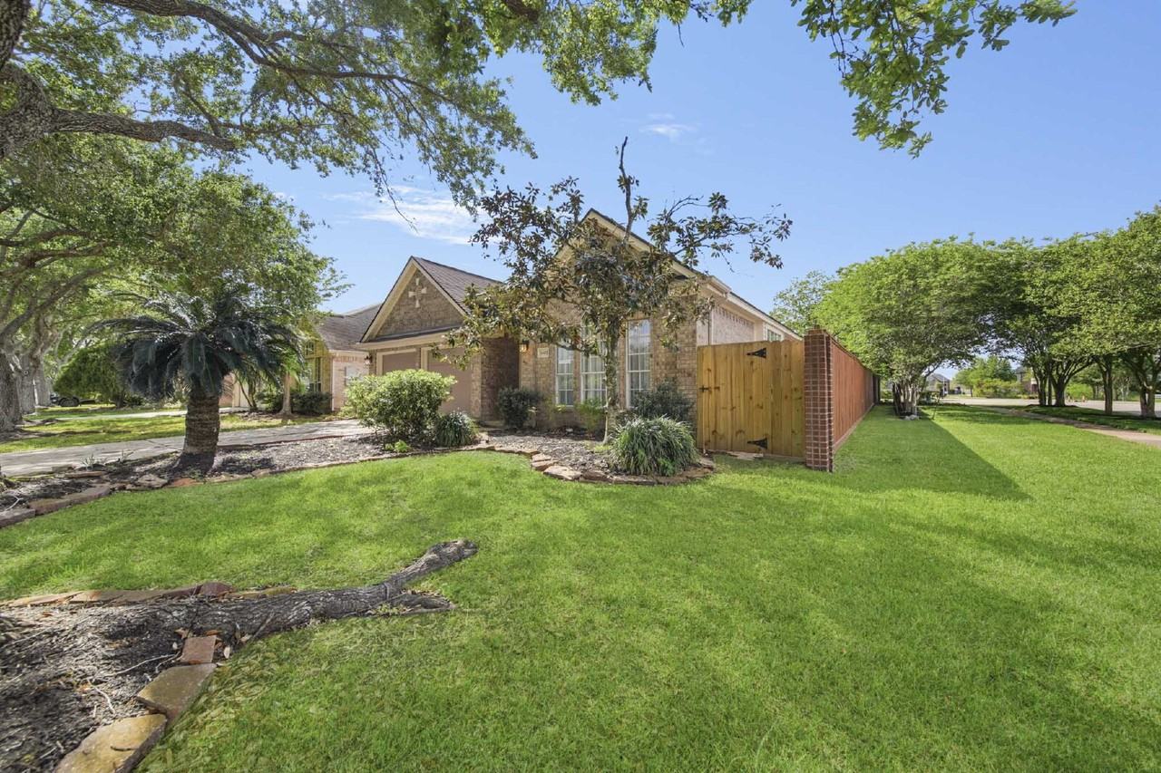 3402 Plymouth Pointe Ln - Photo 2 of 19