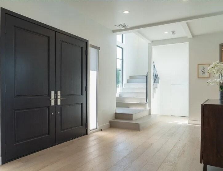 300 N Plymouth Blvd - Photo 2 of 15