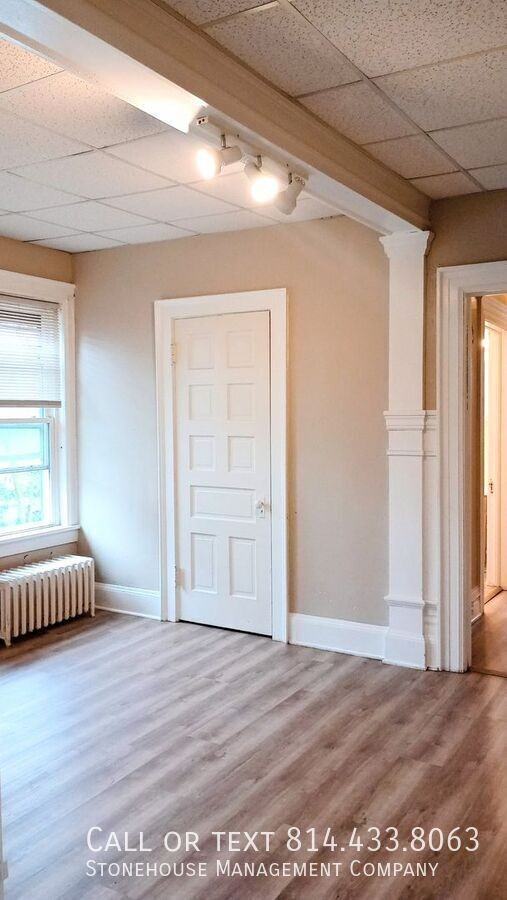 422 W 10th St #3 - Photo 2 of 9