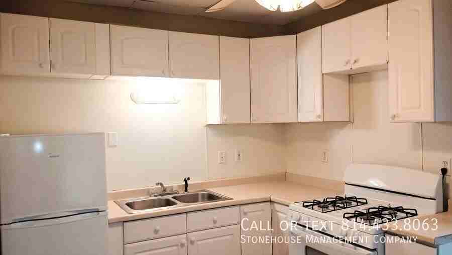 422 W 10th St #3 - Photo 6 of 9