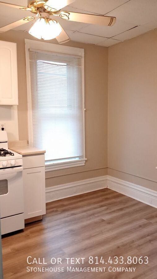 422 W 10th St #3 - Photo 7 of 9