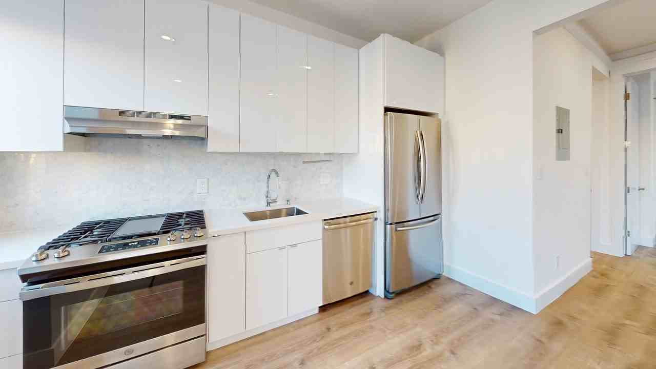 3201 Octavia St #202 - Photo 6 of 19