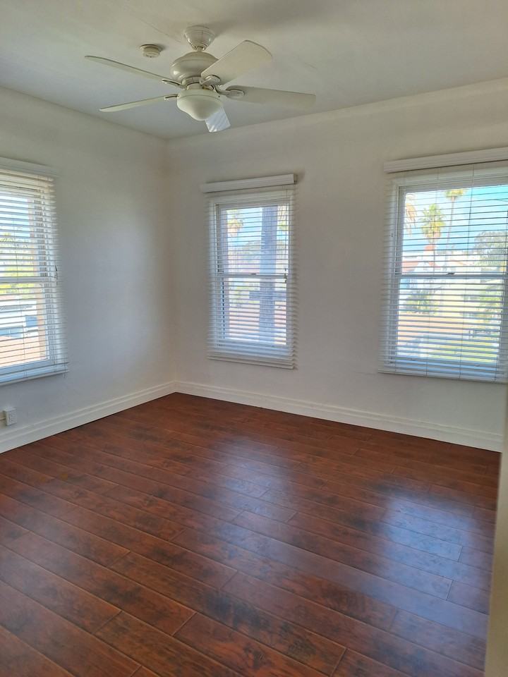 827 4th St #404 - Photo 6 of 25