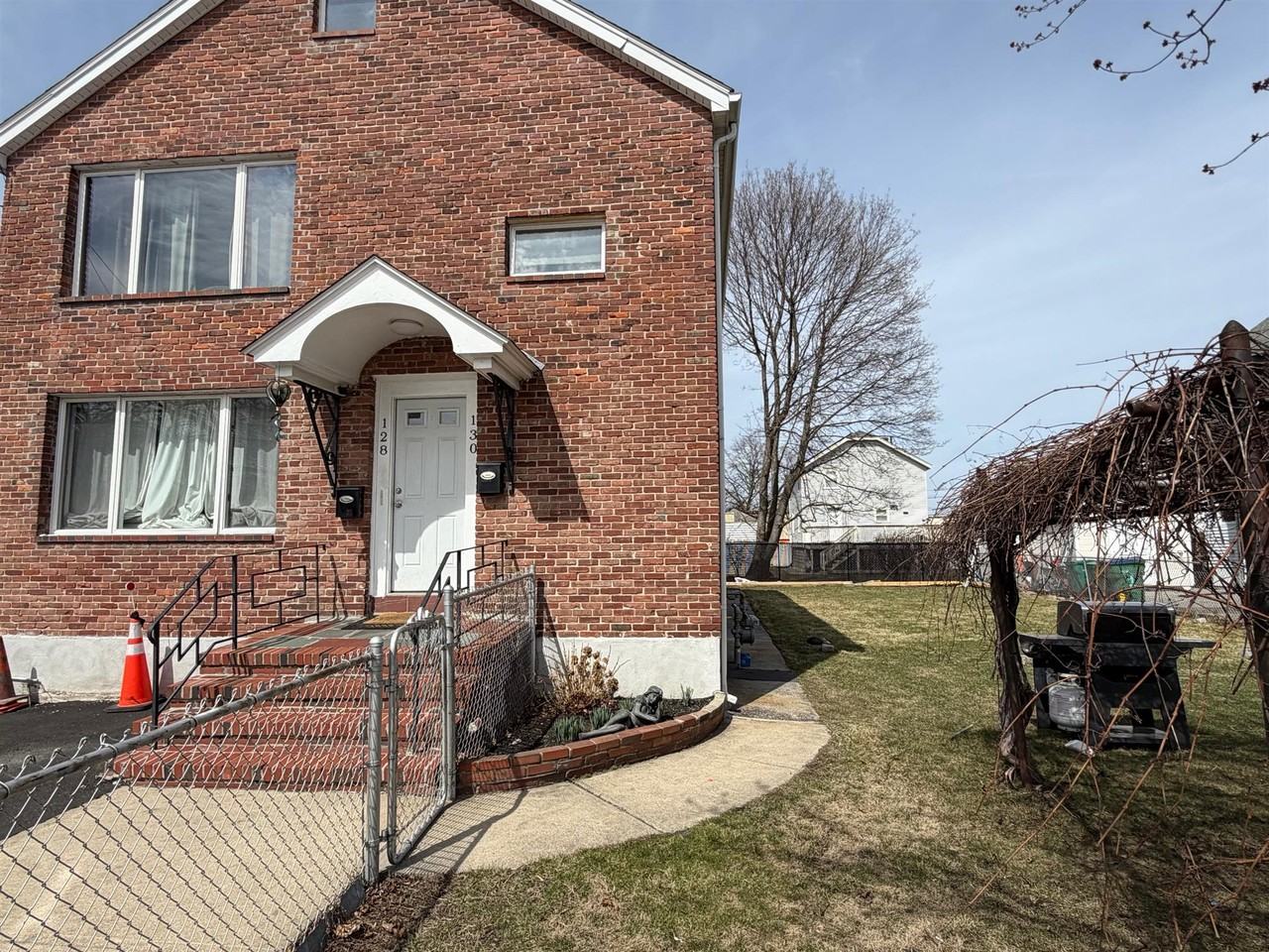 130 Bonner Ave #2 - Photo 3 of 12