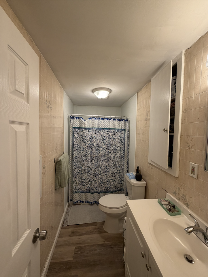 917 W Cross St #5 - Photo 4 of 6