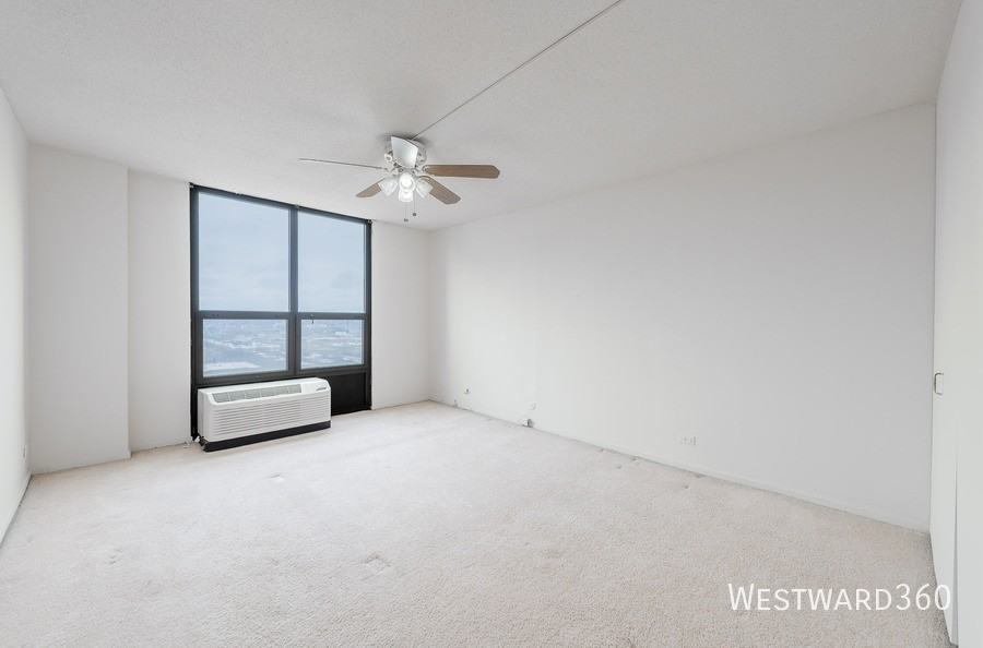 901 S Plymouth Ct #1701 - Photo 5 of 11