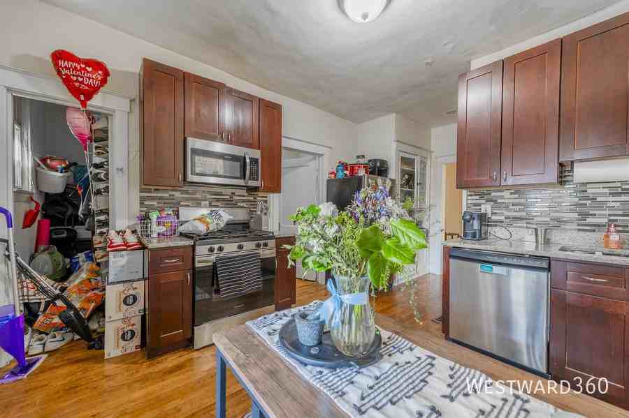 2550 N Southport Ave #1R - Photo 4 of 10