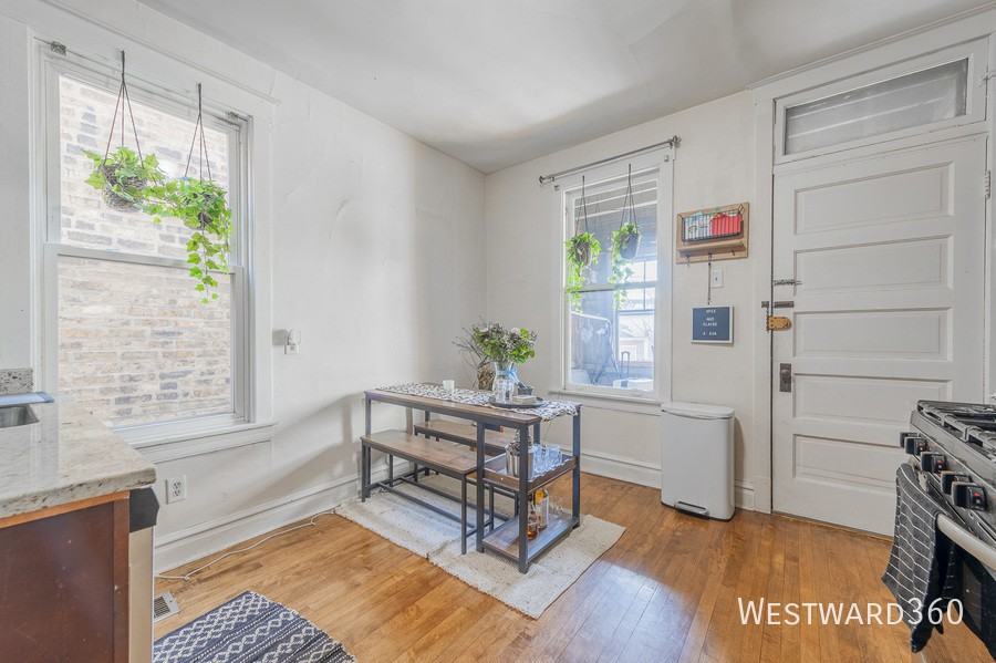 2550 N Southport Ave #1R - Photo 6 of 10