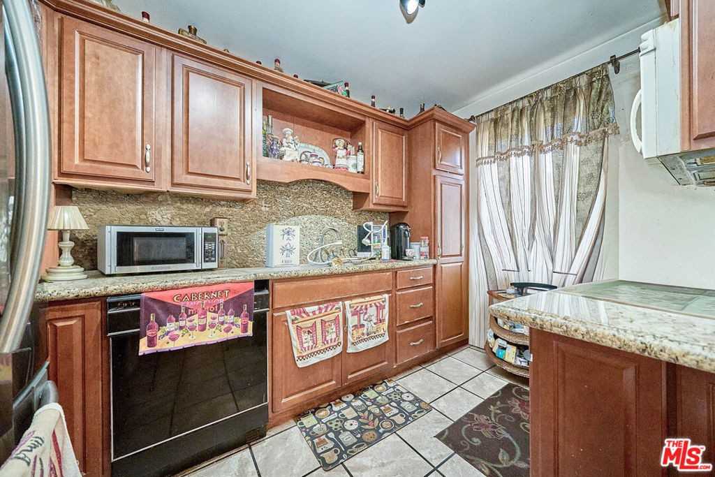 219 N Isabel St #5 - Photo 4 of 18