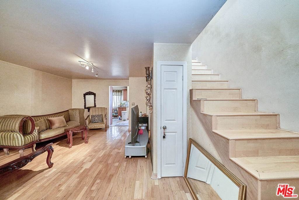 219 N Isabel St #5 - Photo 5 of 18