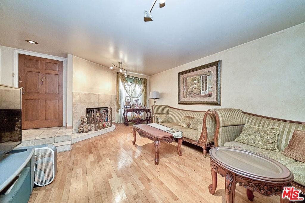 219 N Isabel St #5 - Photo 6 of 18