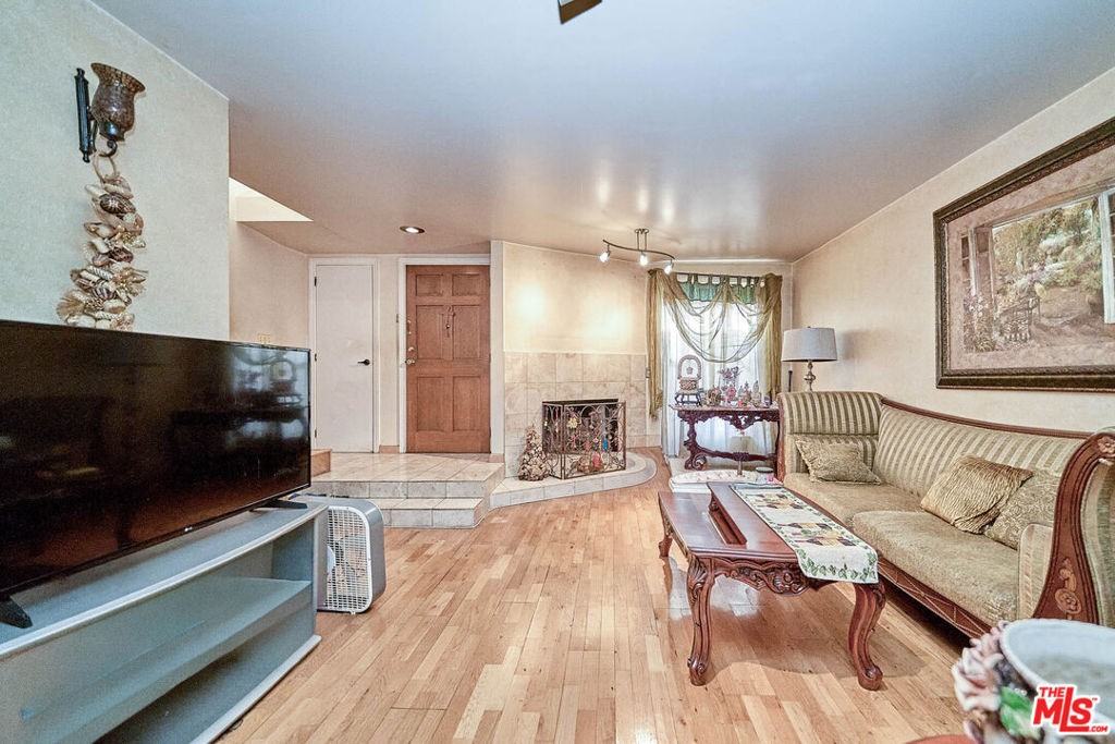 219 N Isabel St #5 - Photo 7 of 18