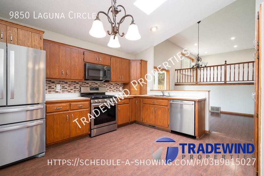 9850 Laguna Cir - Photo 3 of 34