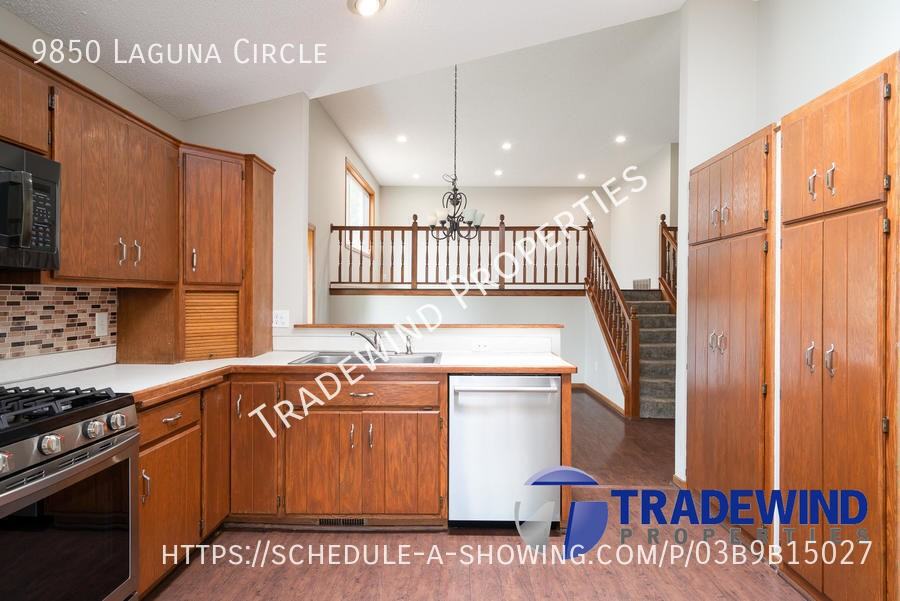 9850 Laguna Cir - Photo 4 of 34