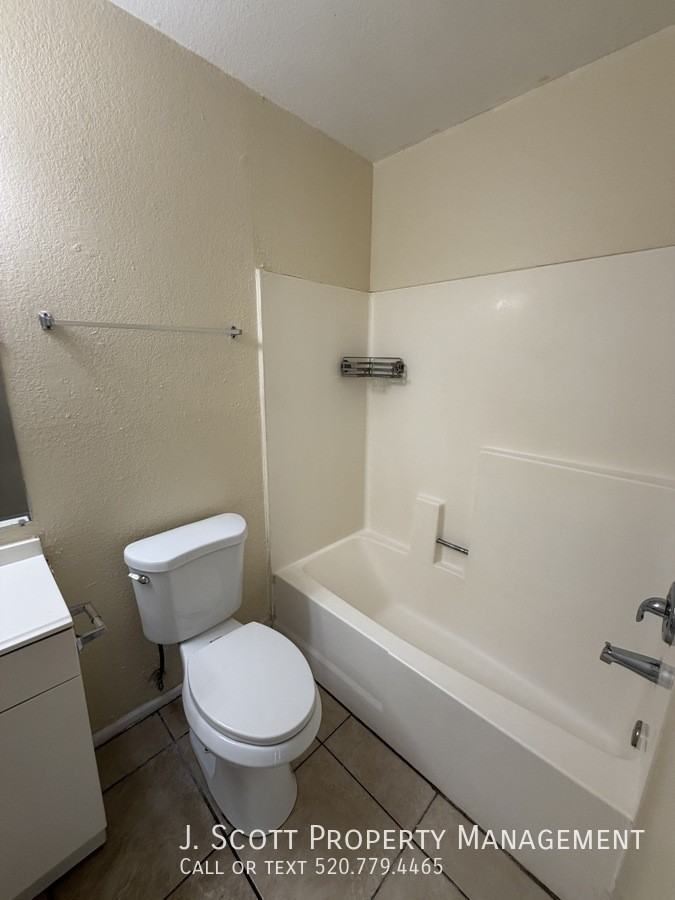 1757 E Harvard St #3 - Photo 7 of 13