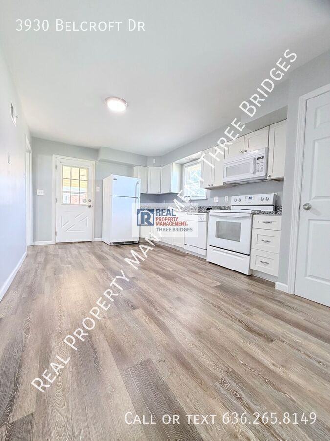 3930 Belcroft Dr - Photo 4 of 23