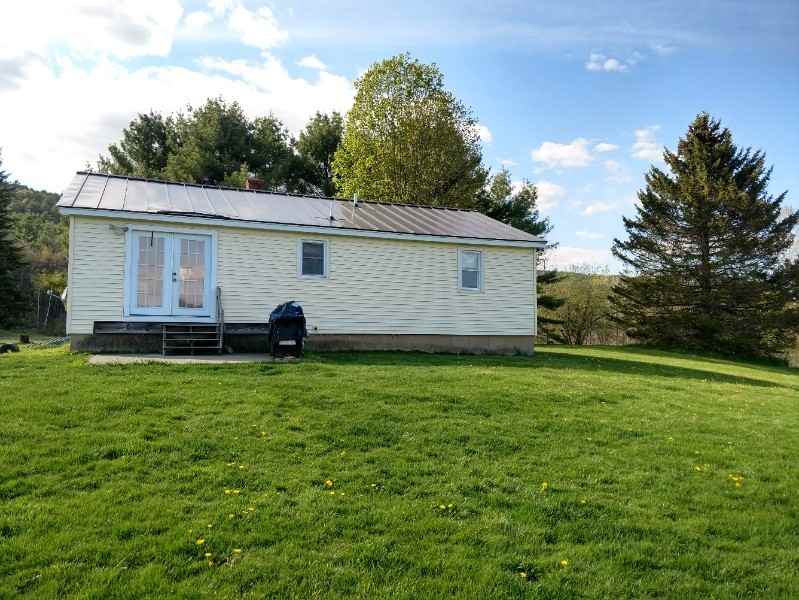 1408 Latham Rd - Photo 2 of 17