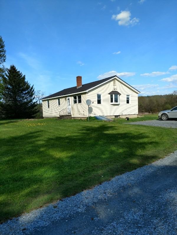 1408 Latham Rd - Photo 4 of 17