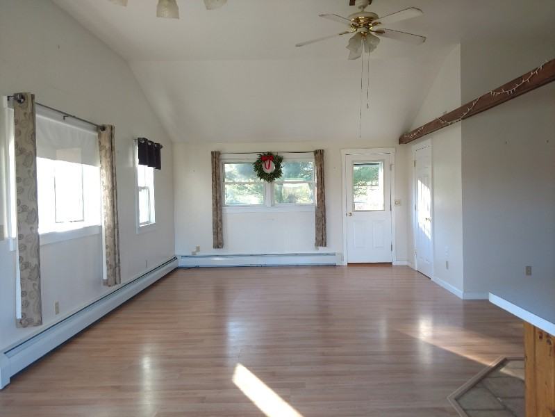 1408 Latham Rd - Photo 5 of 17