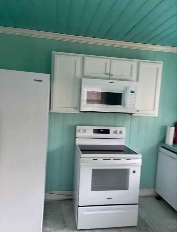 709 Collins St - Photo 6 of 34