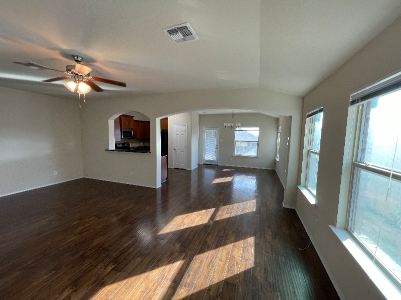 2720 Samson Dr - Photo 2 of 14