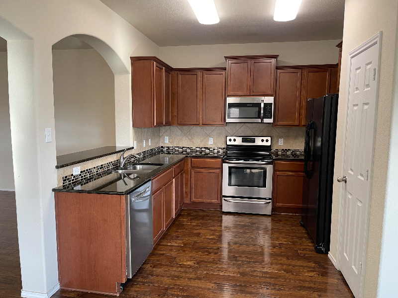 2720 Samson Dr - Photo 4 of 14