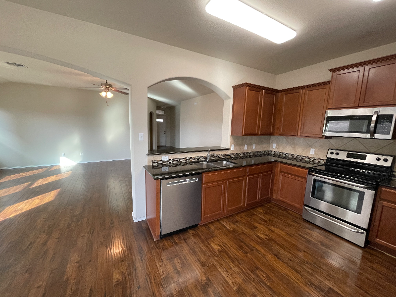 2720 Samson Dr - Photo 5 of 14