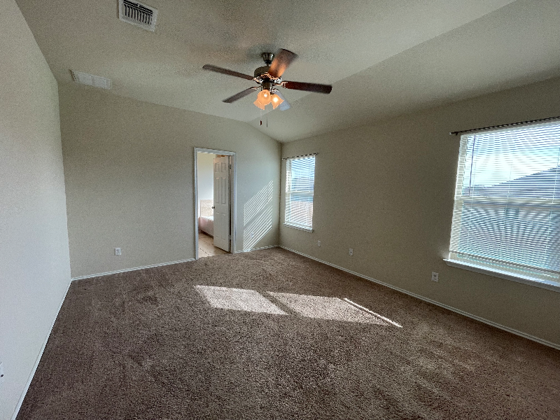 2720 Samson Dr - Photo 6 of 14