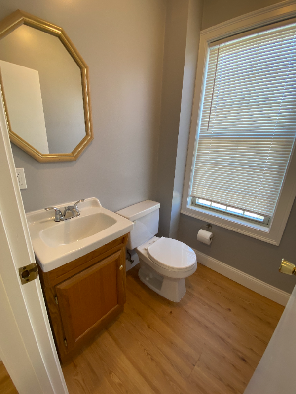 824 Main St - Photo 3 of 9