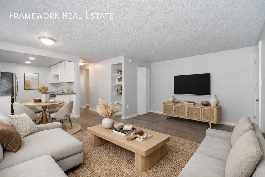 828 12th St #103 - Photo 3 of 24