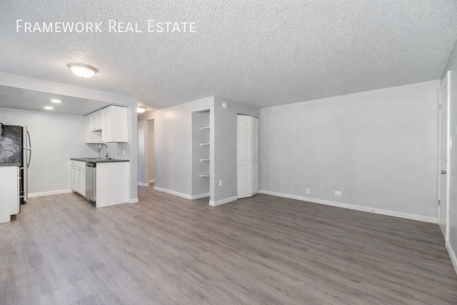 828 12th St #103 - Photo 4 of 24