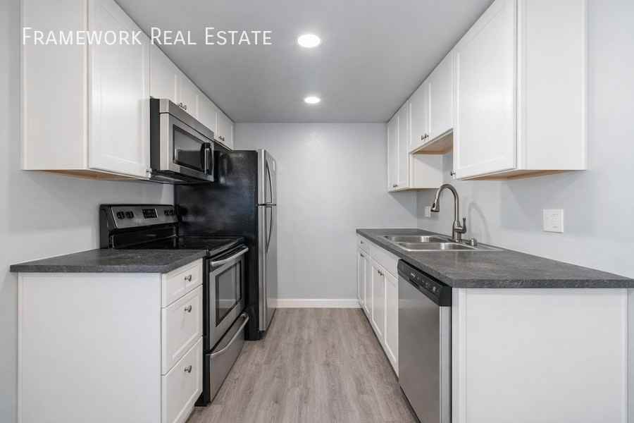 828 12th St #103 - Photo 6 of 24