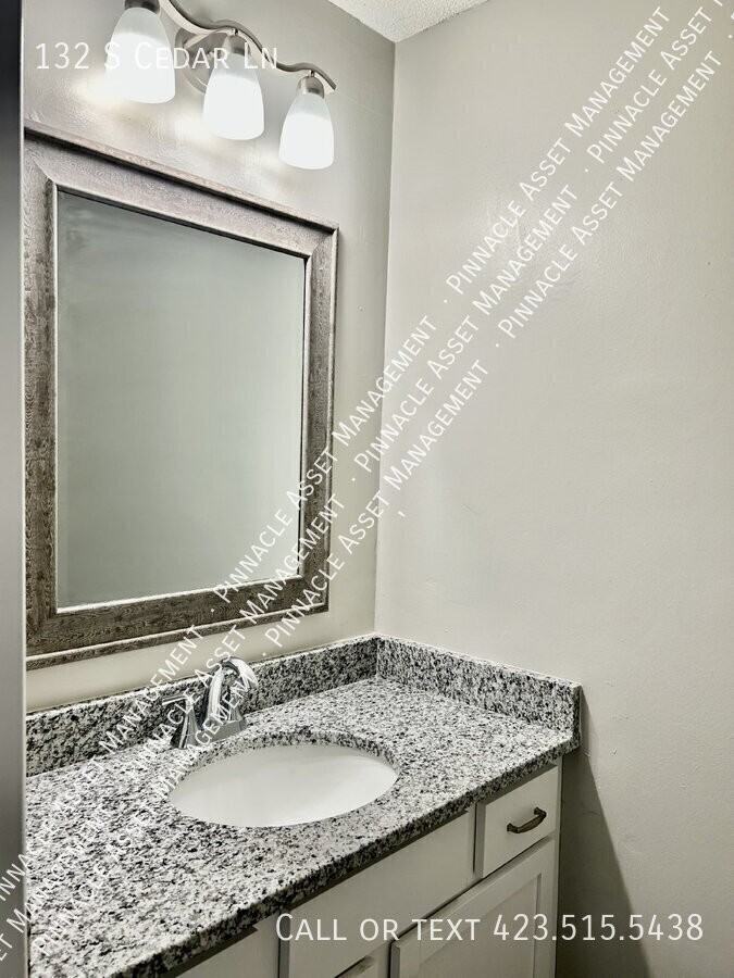 132 S Cedar Ln - Photo 2 of 15