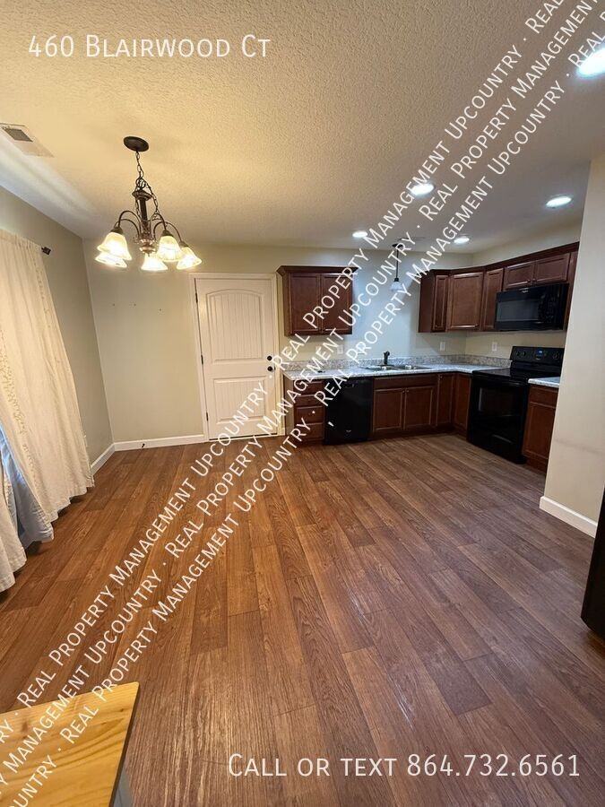 460 Blairwood Ct - Photo 4 of 14