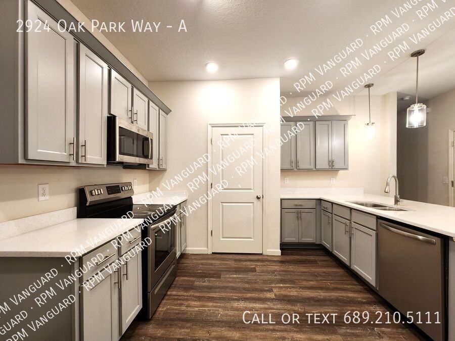 2924 Oak Park Way #A - Photo 4 of 21